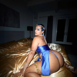 Goddesses Keep Court