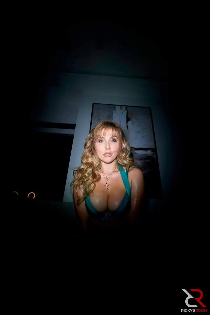 Lena Paul - Montando una varita mágica | Picture (1)